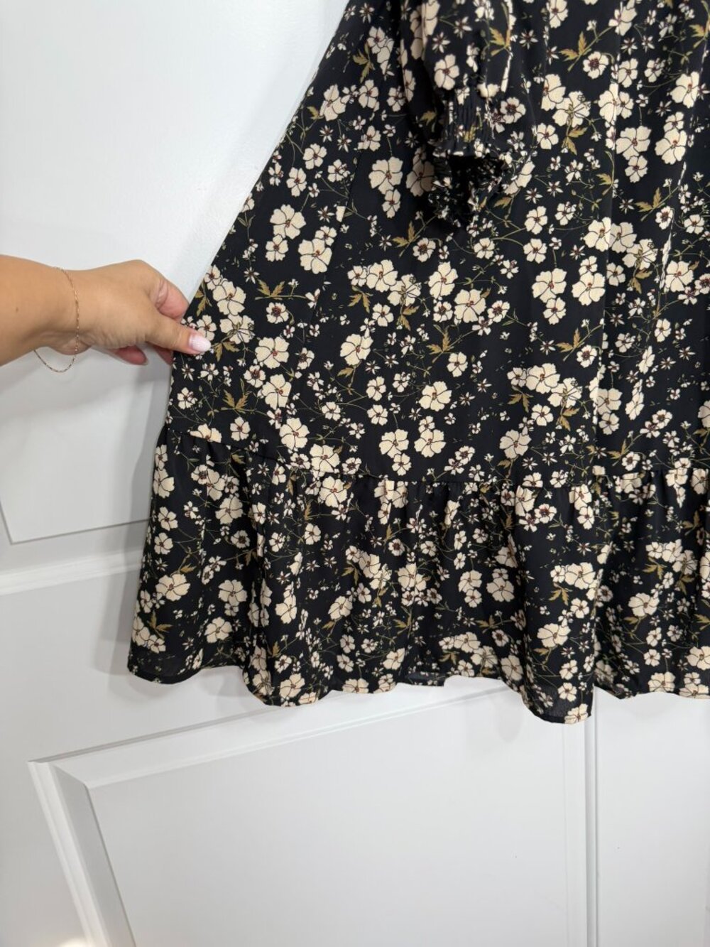 Hayden Los Angeles Black Floral Smocked Midi Dress Size M - Picture 7 of 11